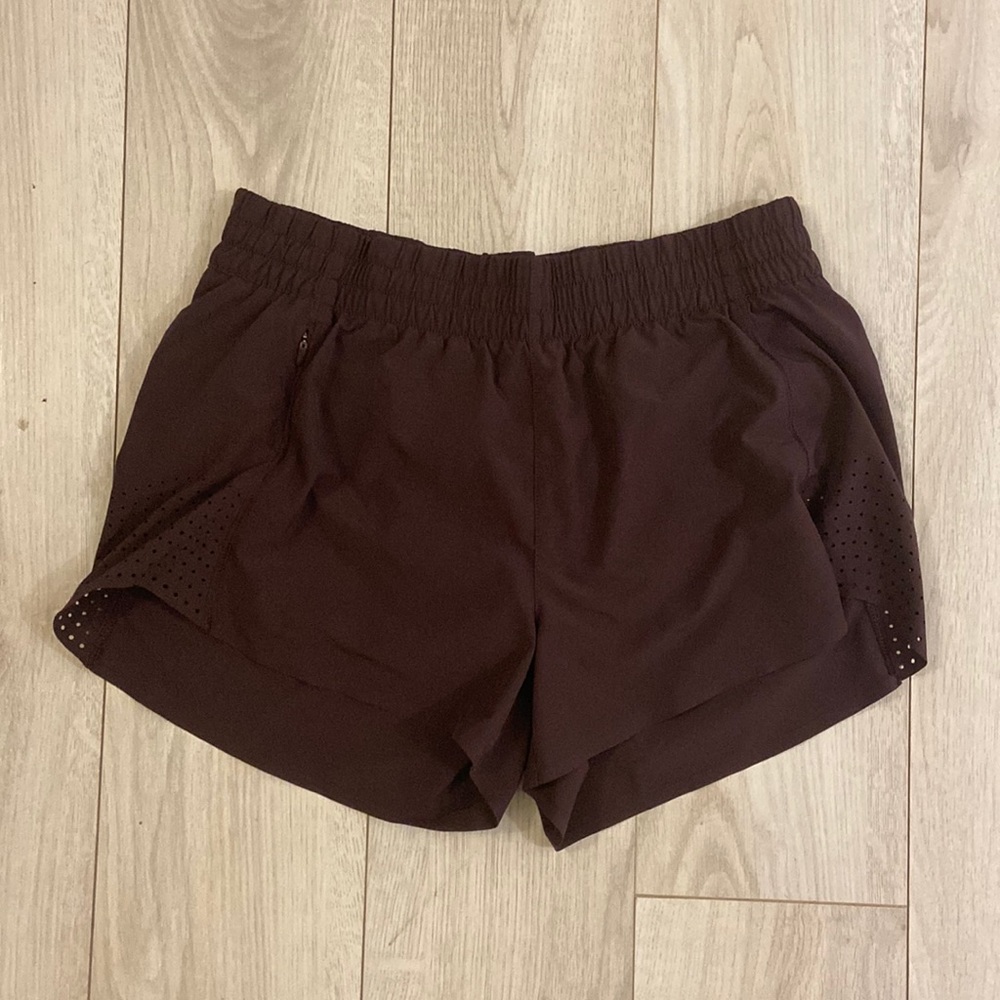 Athleta 3” Hustle Short. Size Small. Purple
